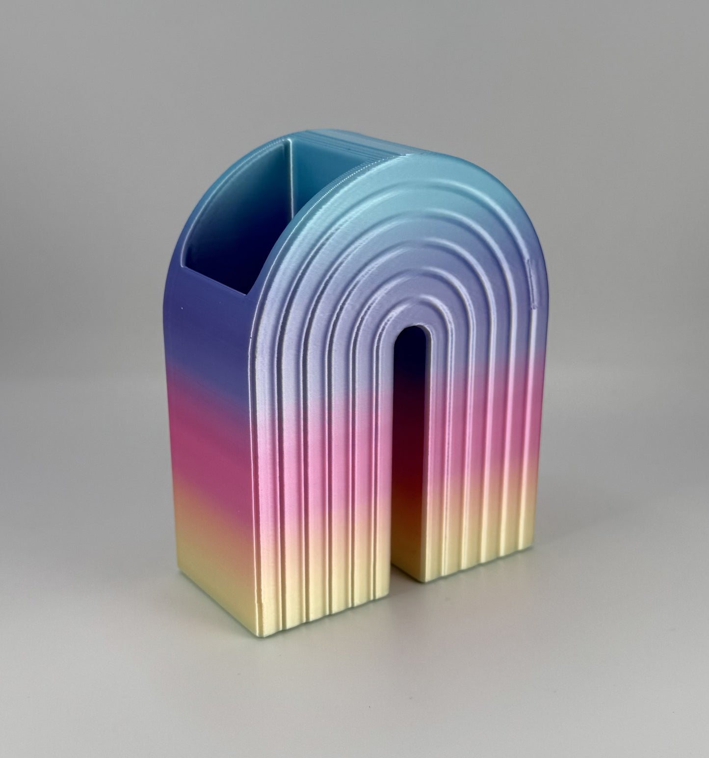 RAINBOW ARC PENCIL CUP